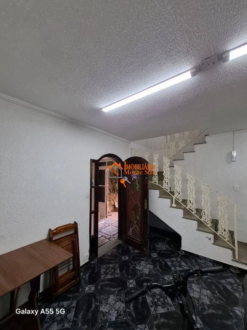 Imagem Sobrado com 3 dormitórios à venda, 188 m² por R$ 650.000,00 - Vila Galvão - Guarulhos/SP