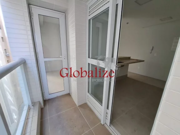 Imagem Apartamento à venda com 82m², 2 suites, varanda com Grill, piscina, vaga demarcada por R$875.000,00 na Ponta da Praia em Santos