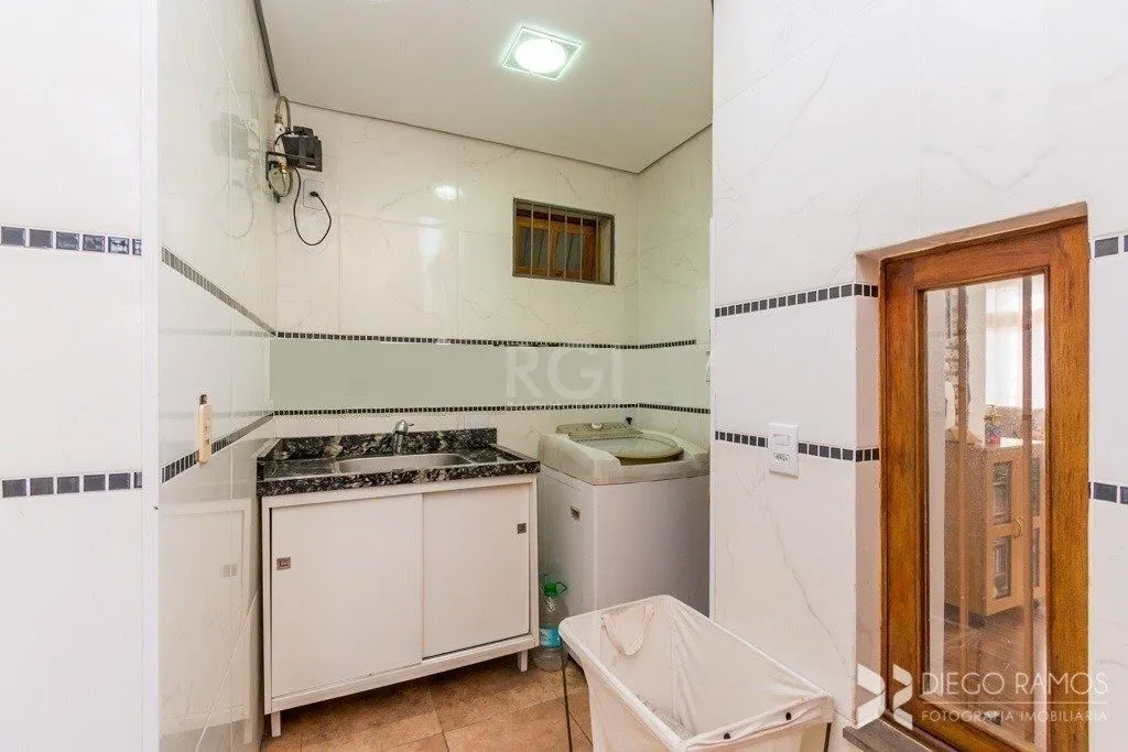 Imagem BELO SOBRADO REFORMADO 3 DORMITÓRIOS - BAIRRO NONOAI