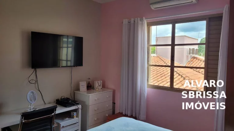 Imagem Linda casa com quatro dormitórios sendo uma suíte no Jardim Paraiso I em Itu SP