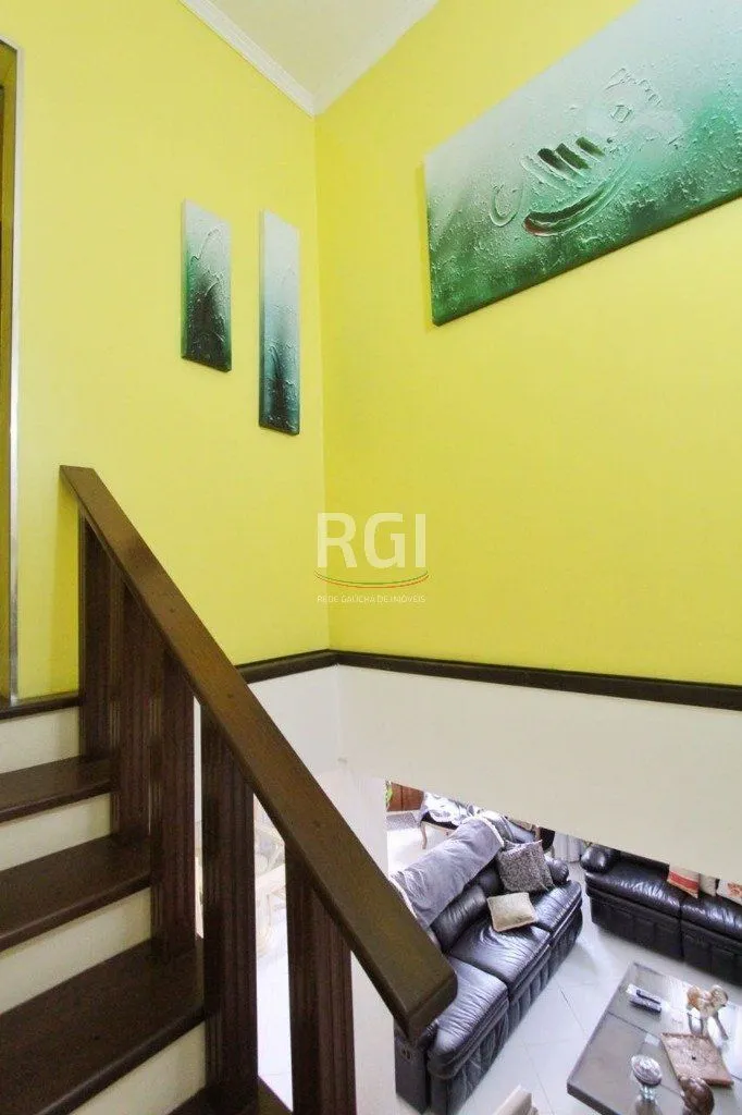 Imagem Casa para Venda - 259.5m², 4 dormitórios, sendo 1 suites, 3 vagas - Teresópolis