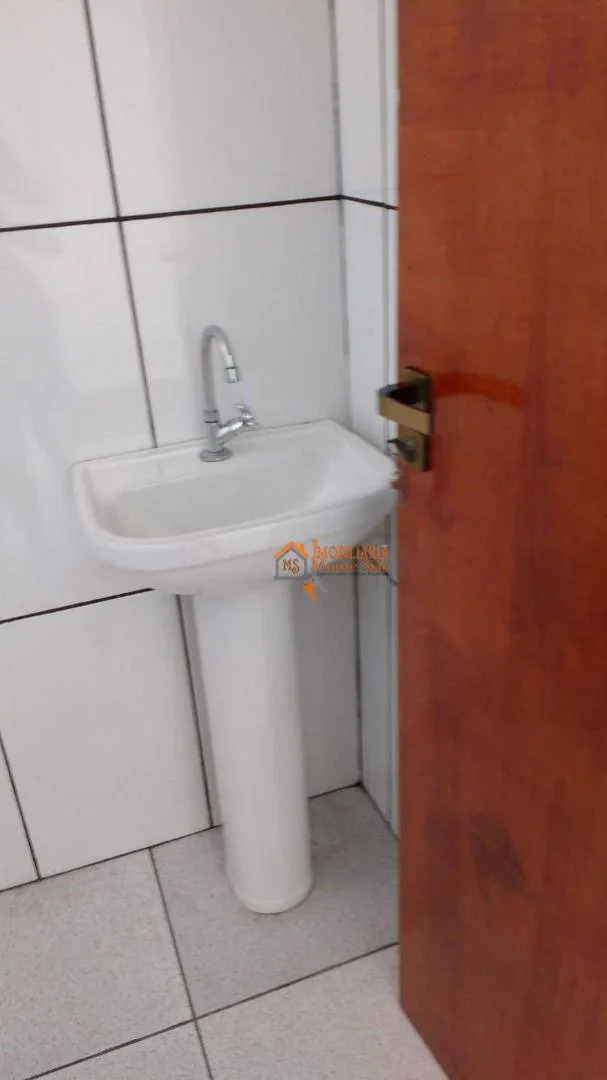 Imagem Terreno de esquina com 3 imoveis de Renda