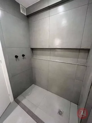 Imagem Na rua dos Andradas, apartamento rodo reformado.