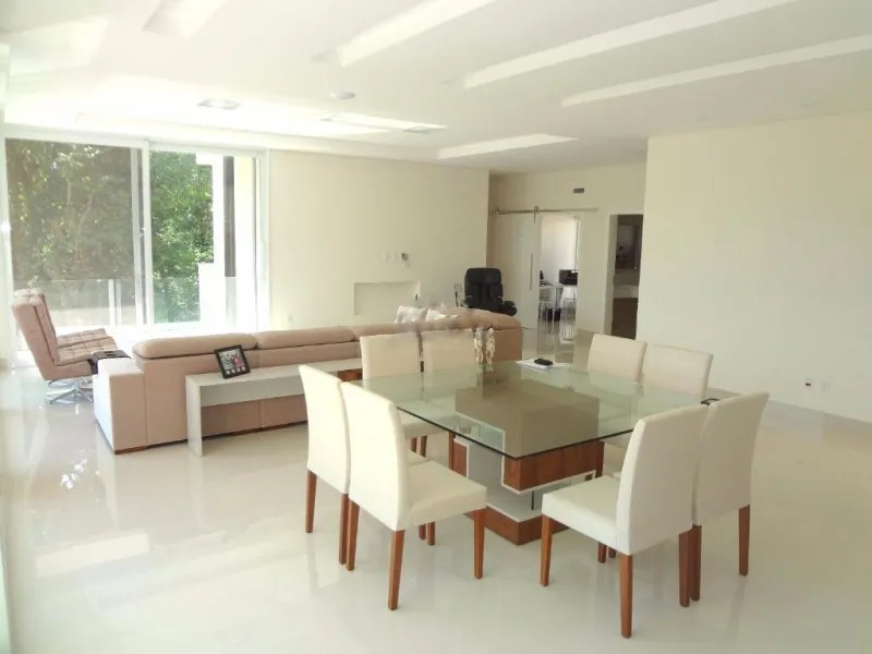 Imagem Luxuosa Casa em Condomínio: 4 Quartos, 4 Suítes, 3 Salas e 620m² em Valinhos-SP, Condomínio Zurich Dorf