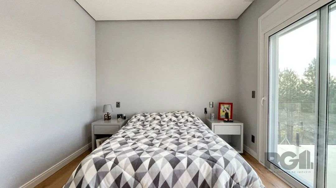 Imagem Linda Casa Ampla com 3 Suítes Construída Recentemente em Condomínio no Bairro Nobre de Gramado