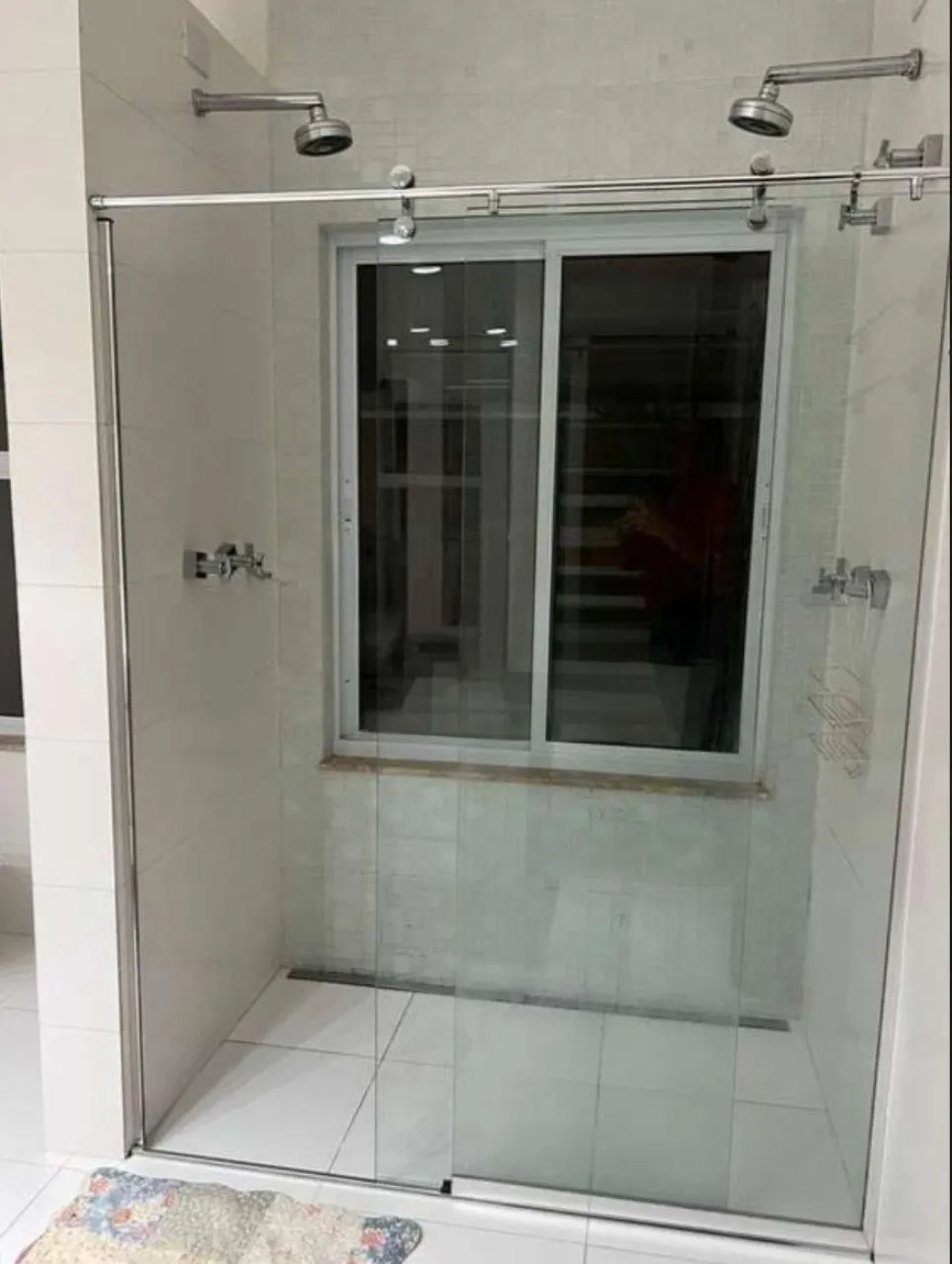 Imagem Excelente oportunidade de locação: Casa em condomínio de 3 quartos, 3 suítes, 4 salas, 4 vagas na cidade de Sorocaba-SP, bairro Iporanga