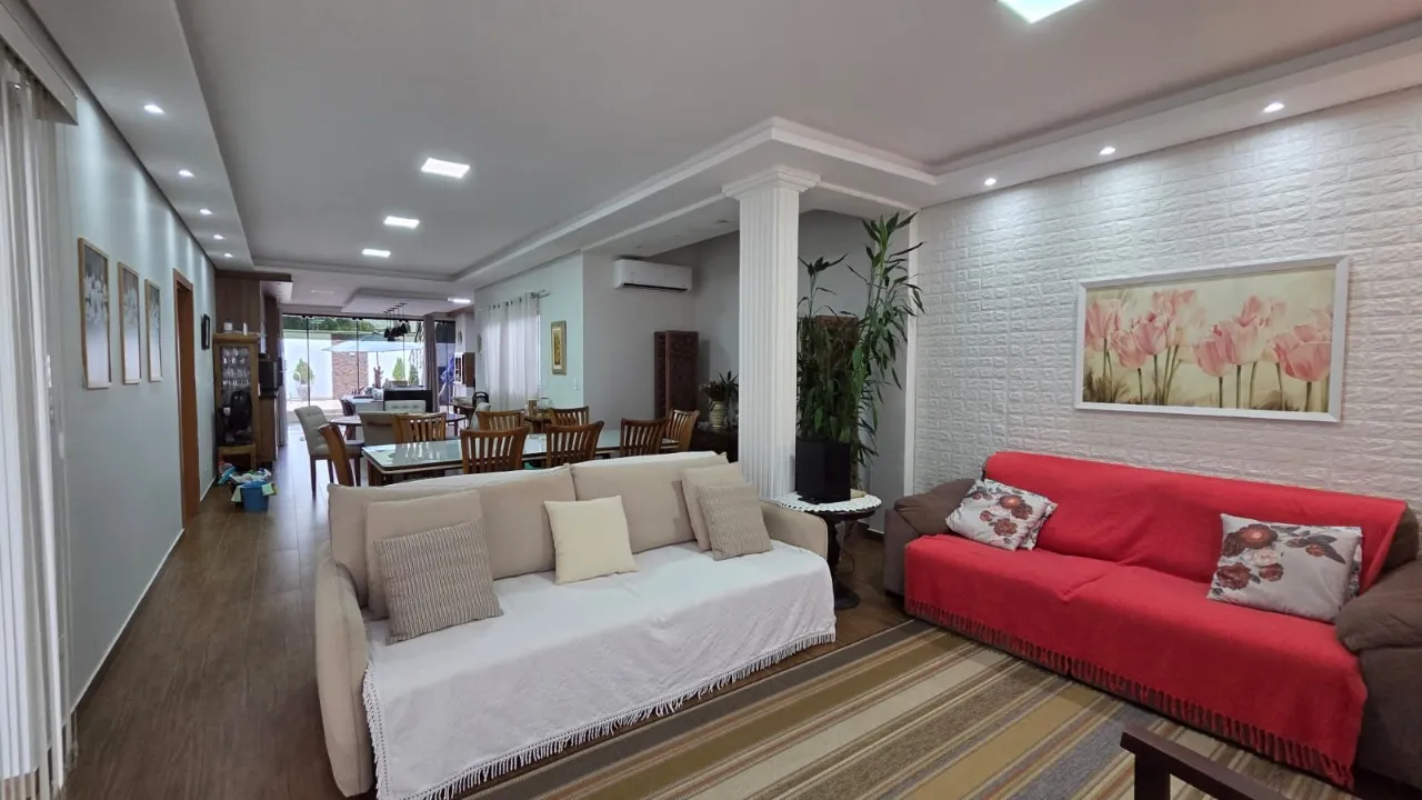 Imagem Casa com 3 suítes, 200 m², PISCINA AQUECIDA, mobiliada, com ar-condicionado e energia solar.

Cara...