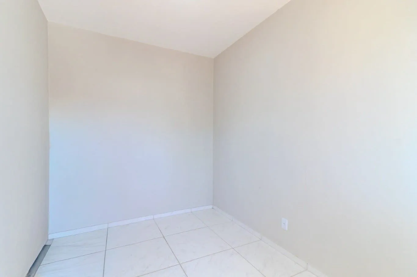 Imagem Apartamento de 2 dormitórios à venda em Vila Ipiranga, Porto Alegre.