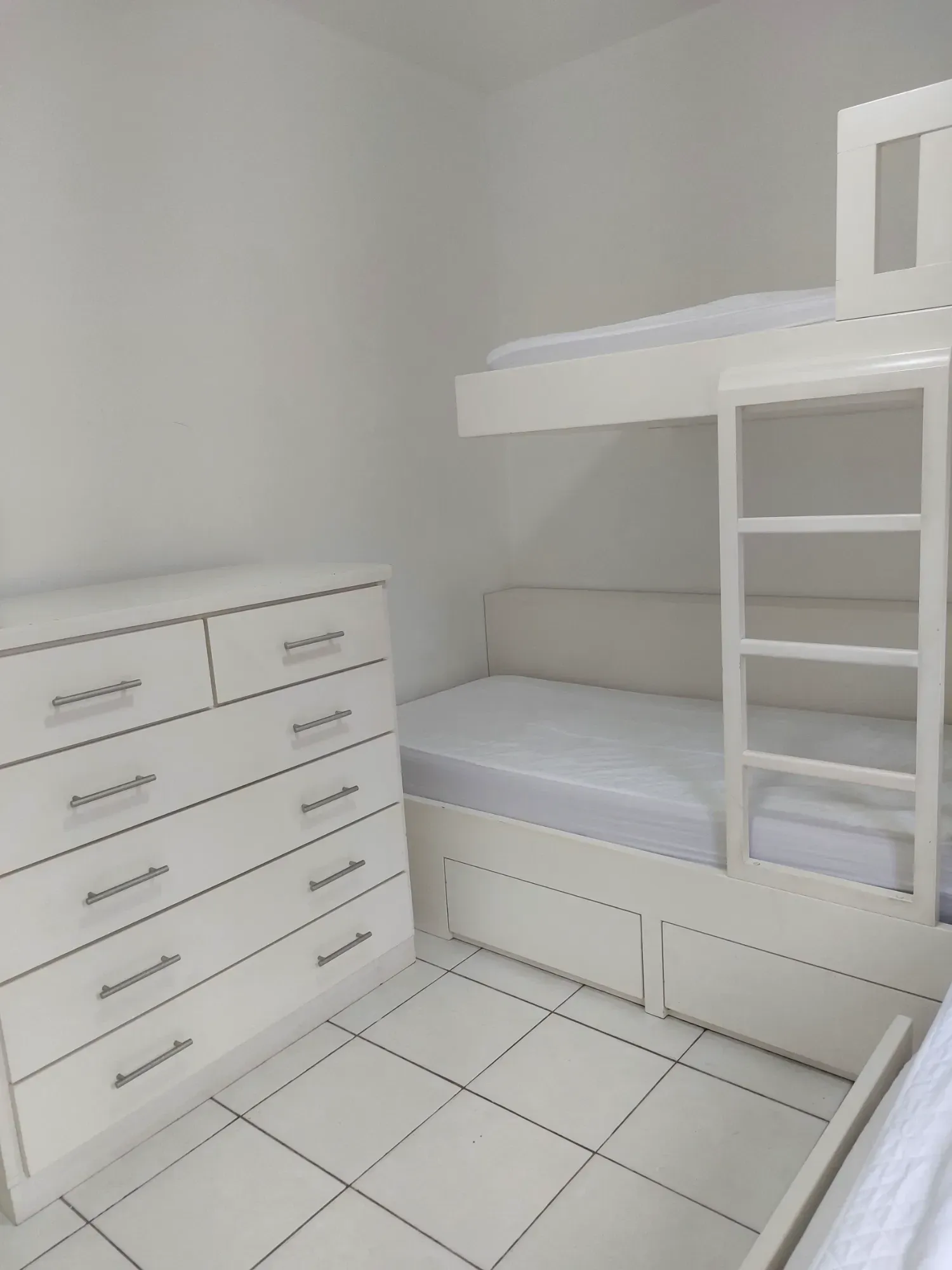 Imagem Apartamento com 4 Quartos à Venda, 113 m² em Pitangueiras - Guarujá