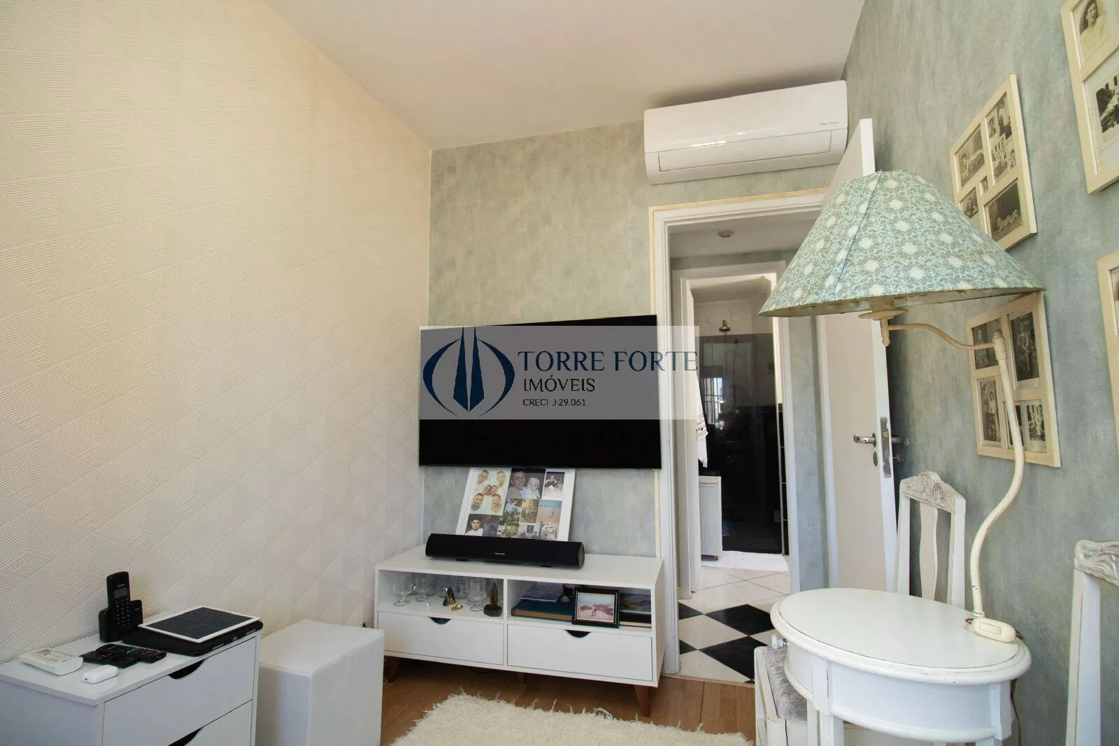 Imagem Lindo apartamento reformado com 62 M², 2 dorms. 1 vaga de garagem em Moema