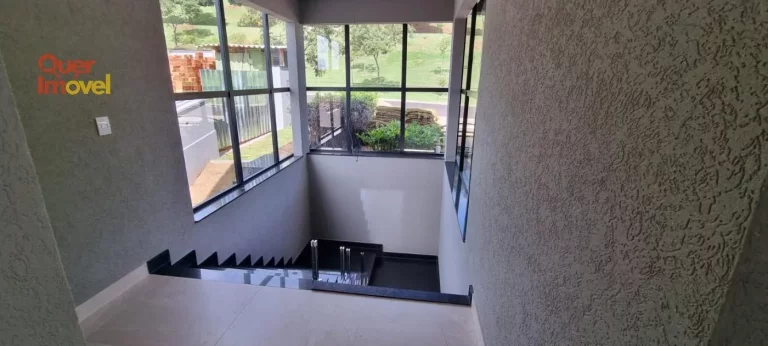 Imagem Oportunidade única: Casa de alto padrão em condomínio à venda em Ribeirão Preto-SP no Residencial E Empresarial Alphaville! 4 quartos, 4 suítes, 2 salas, 7 banheiros, 6 vagas de garagem, 421m². Quer Imóvel Negócios Imobiliários!