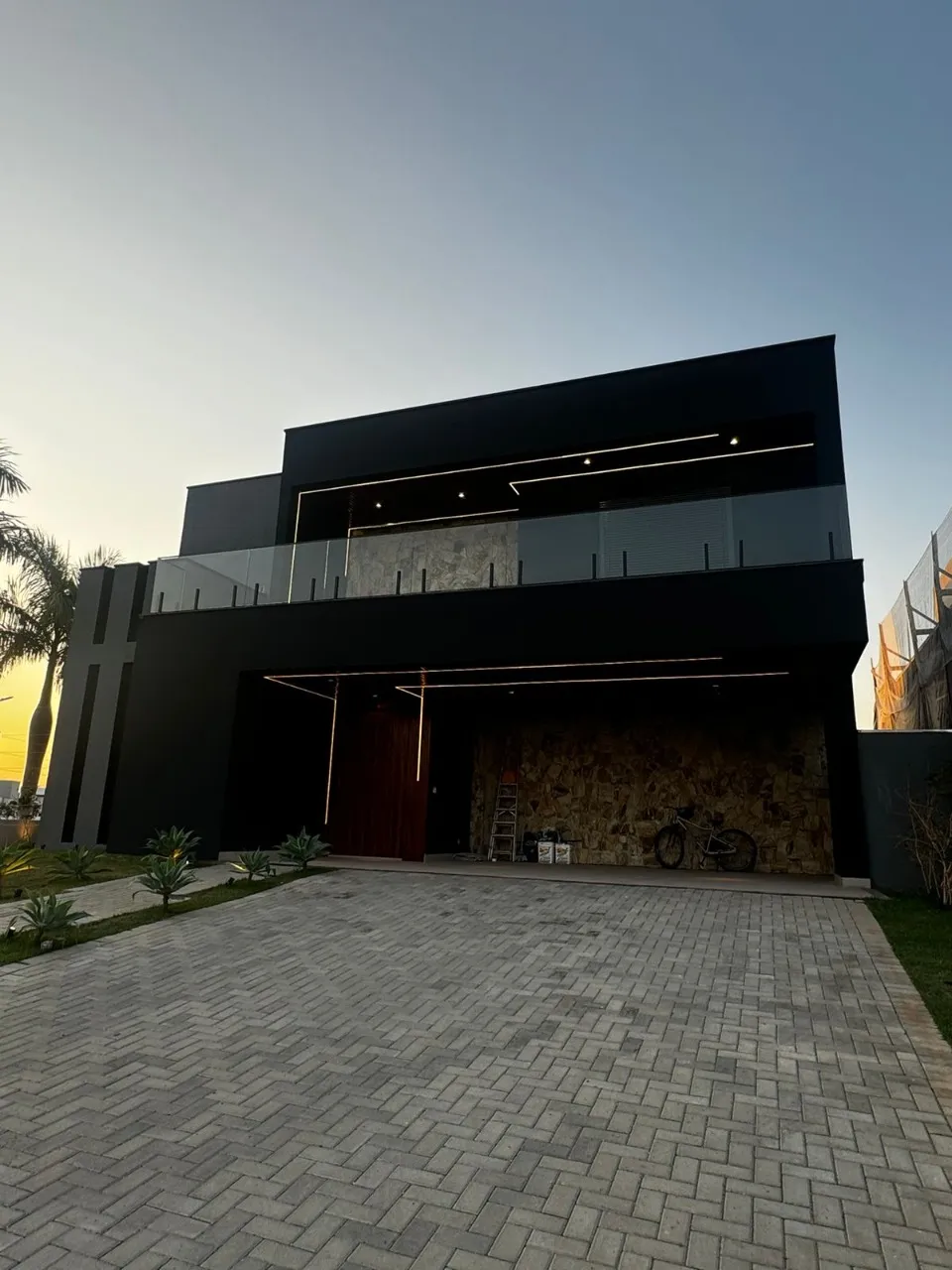 Foto do imóvel Luxuosa casa de 5 suítes em Alphaville Nova Esplanada, Votorantim-SP: 3 salas, 6 banheiros, 4 vagas, 460m². Venha conferir! em ALPHAVILLE NOVA ESPLANADA, VOTORANTIM - SP