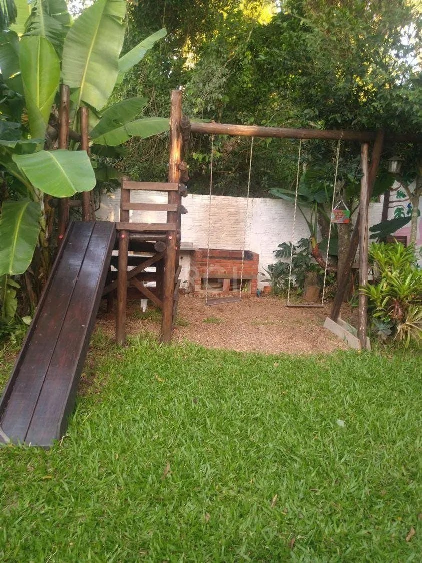 Imagem Casa com 3 dormitórios no bairro Olaria em Canoas