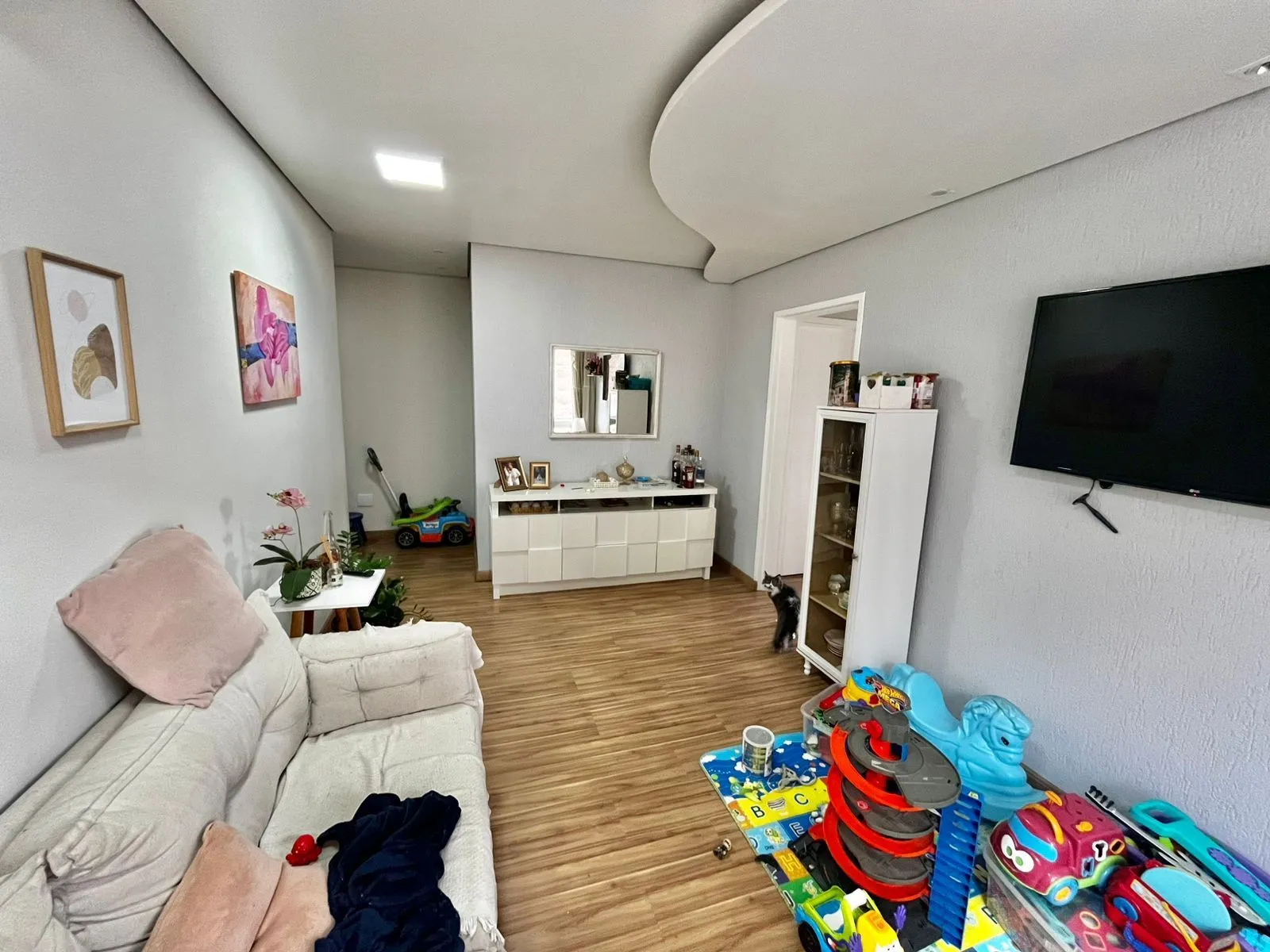 Imagem Apto de 02 dorm, banho, sala, coz, area, banho aux, dep, vaga no Cristo Redentor
