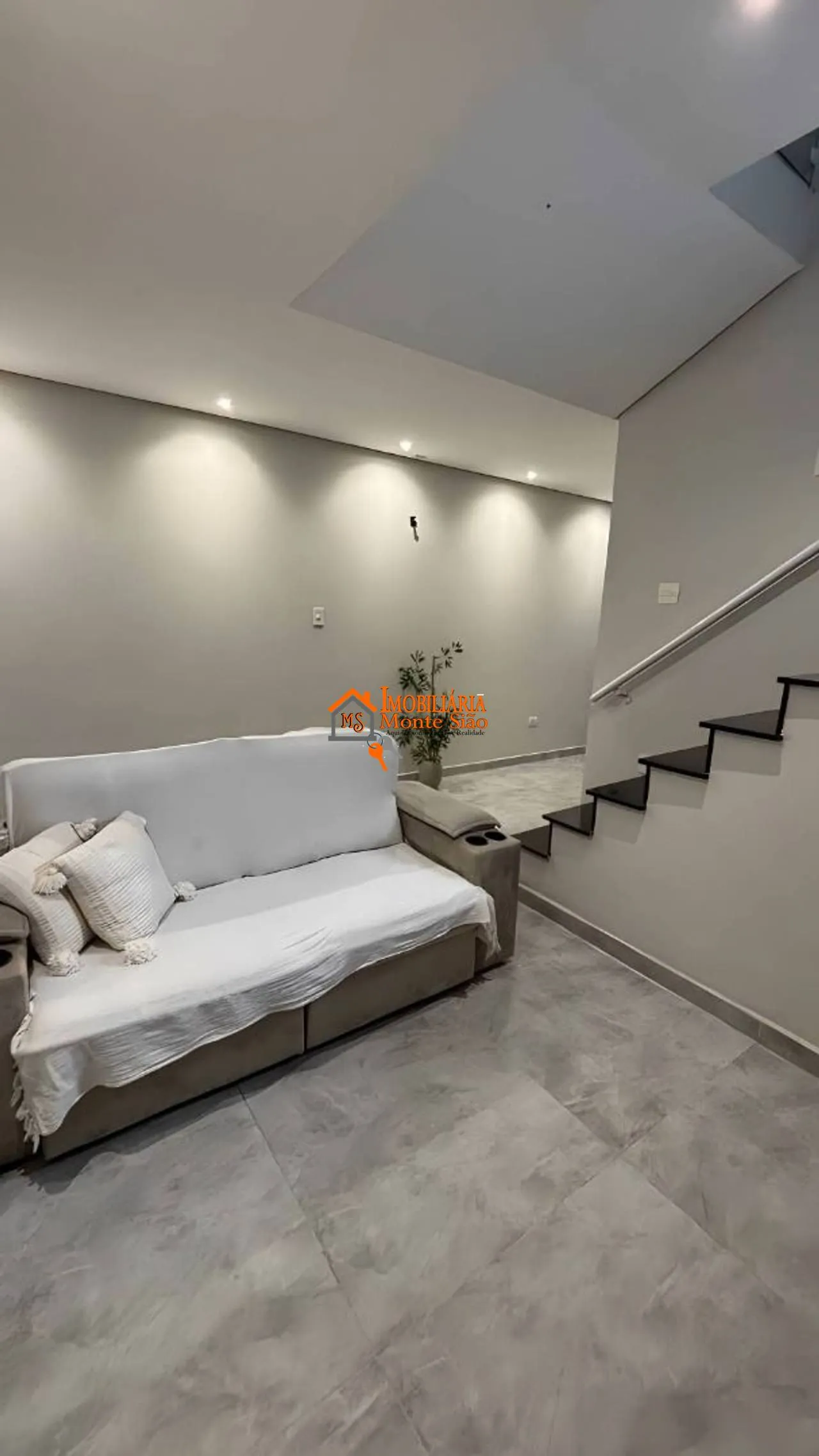 Imagem Sobrado com 3 dormitórios à venda, 250 m² por R$ 740.000,00 - Jardim Presidente Dutra - Guarulhos/SP