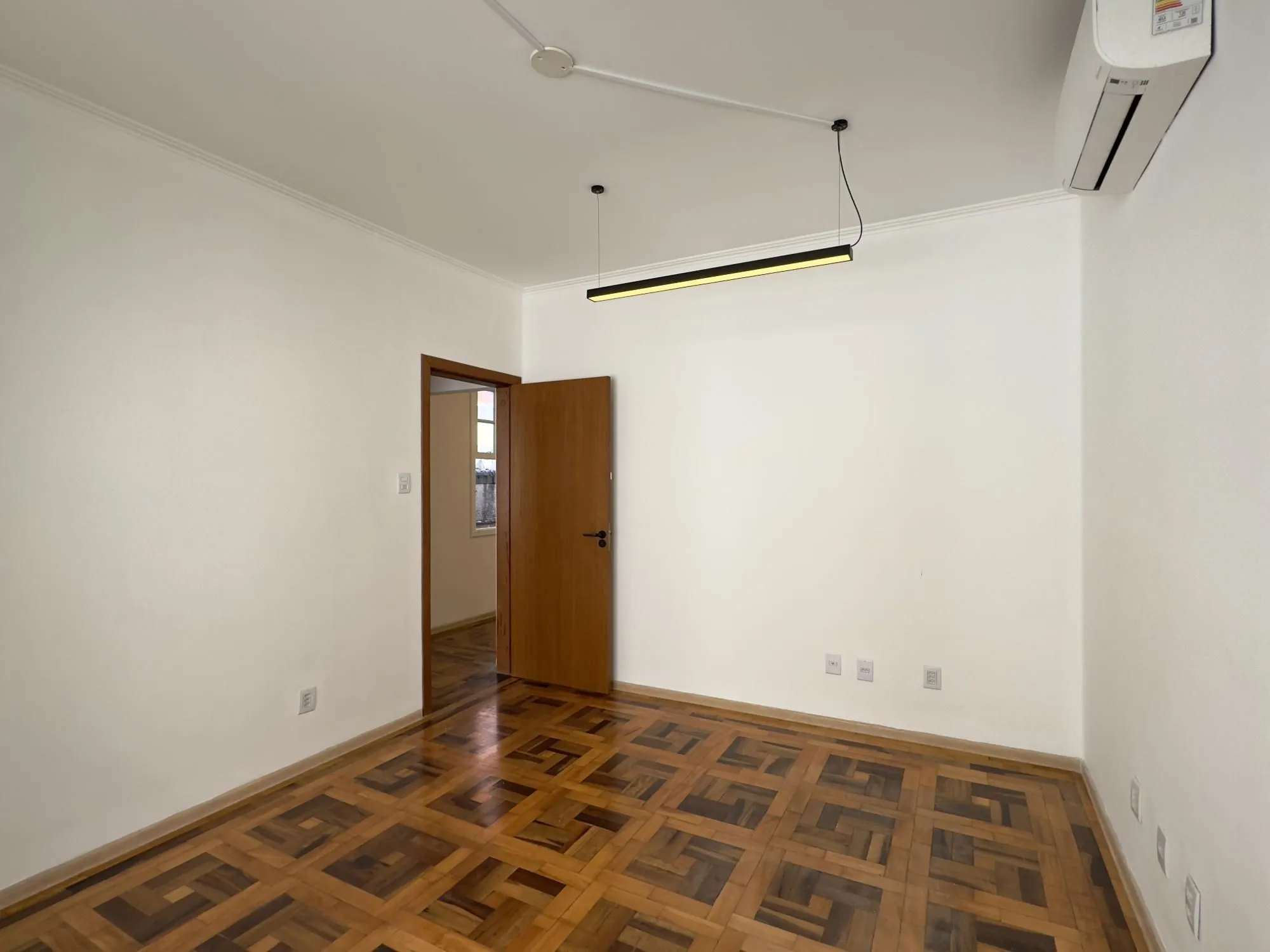 Imagem Apartamento reformado de 67m², 2 dormitórios com peças amplas na Praia de Belas
