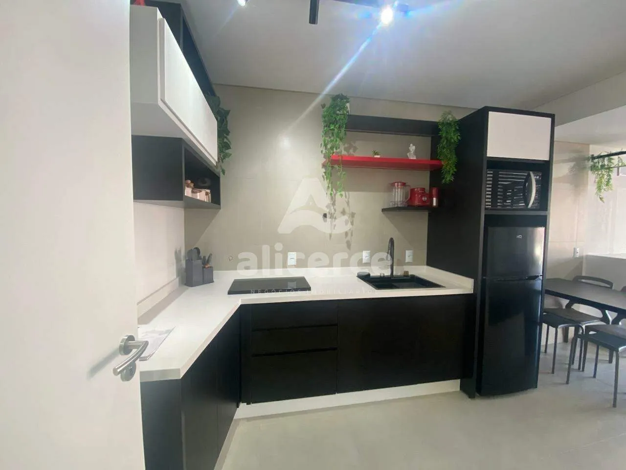 Imagem Studio Garden Novo Mobiliado com Terraço Privativo e Vaga de Garagem no Centro de Florianópolis