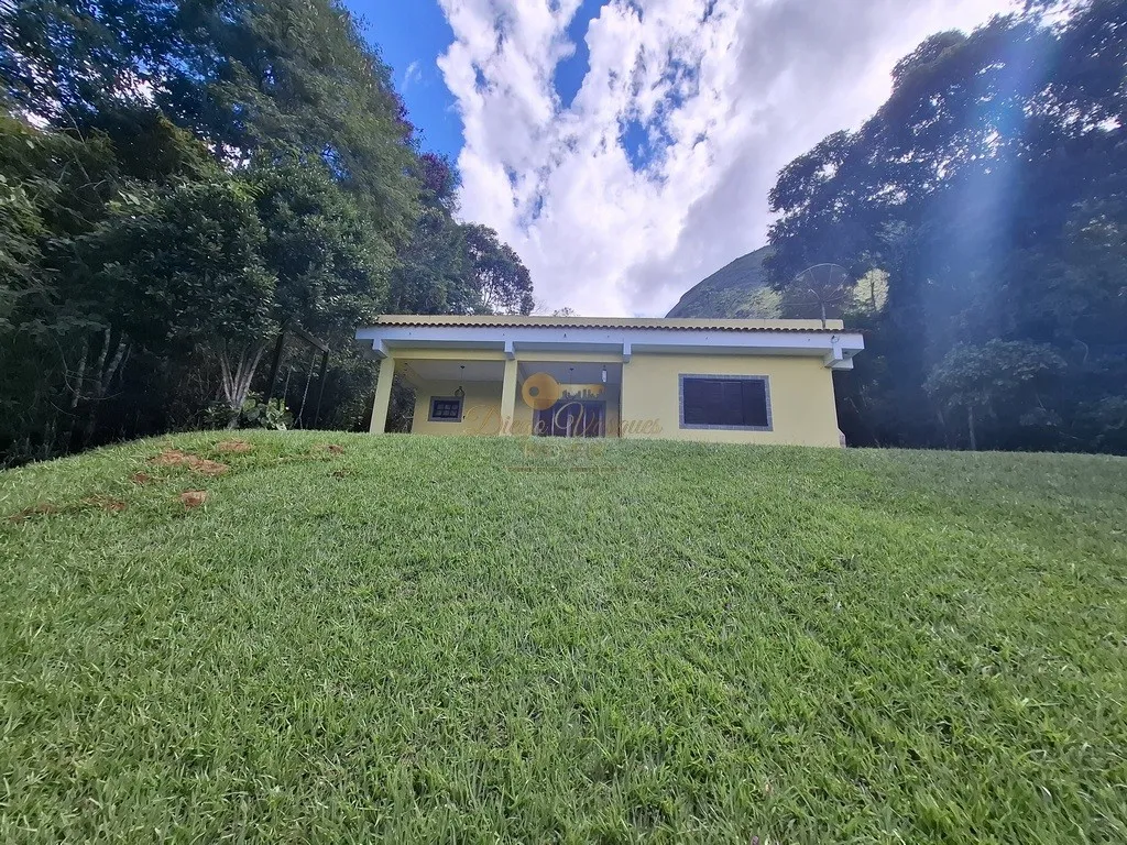 Imagem Casa em Condomínio para Venda em Teresópolis / RJ no bairro Três Córregos