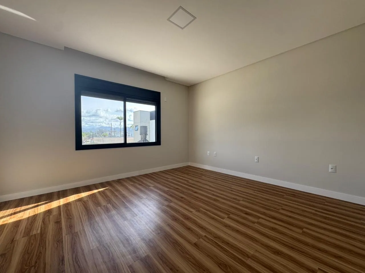 Imagem Casa à venda com 265m2 por R$ 3.165.000,00