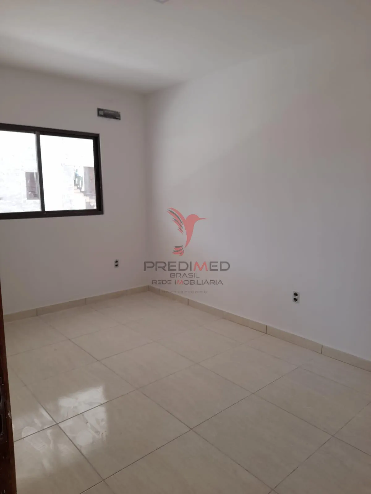 Imagem Casa com piscina,aceita carro, apartamento no negócio, 2 Suites, 3 Vagas de Garagem
