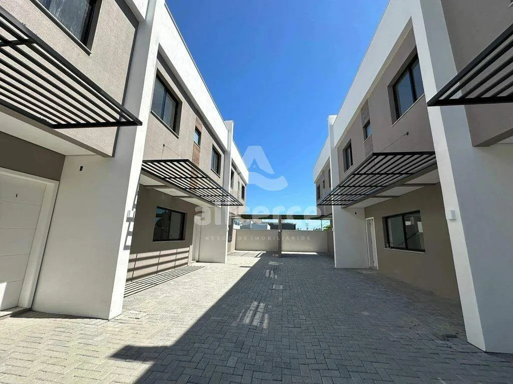 Imagem Sobrado em Condomínio Fechado - 2 Dormitórios sendo 2 Suítes - com Vista para o Morro do Cambirela - Nova Palhoça