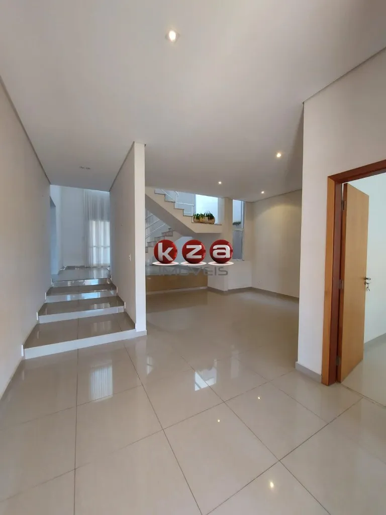 Imagem Venda ou aluguel. Condomínio em Valinhos-SP: Casa com 3 Suítes, 2 Salas e 220m² de Área Privativa!