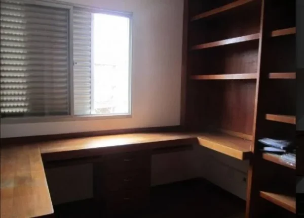Imagem O  apartamento  encontra-se  em  muito  bom  estado,  com  boa iluminação  e ventilação; tendo  vista  definitiva  e  privilegiada.