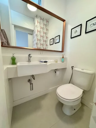 Imagem Apartamento à venda em Moema, 3 quartos sendo 1 suíte, 3 banheiros, 1 vaga de garagem.
