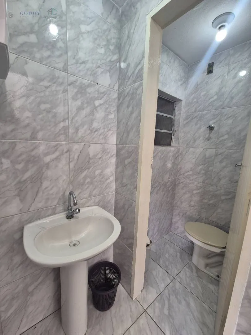 Imagem Ponto Comercial com Salão Amplo e 3 Portas de Esquina com 96,59 m²