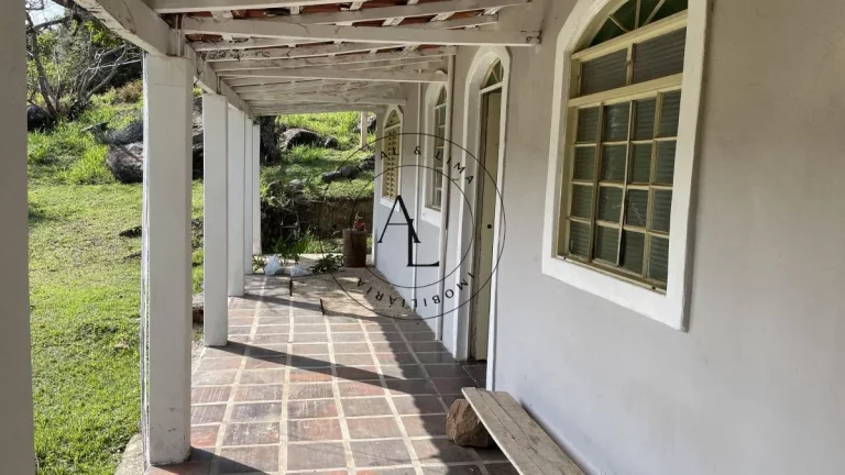Imagem Chácara de 2.183 m2 com 2 Quartos, Sala, Cozinha e Banheiro – Oportunidade Imperdível!