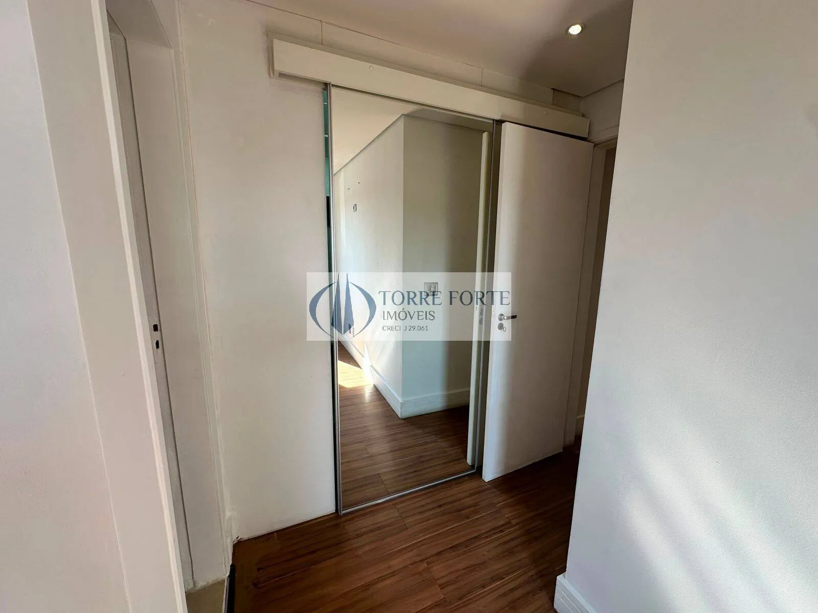 Imagem Lindo Apartamento com 2 dormitorios 2 vagas , varanda na Vila Carrão.