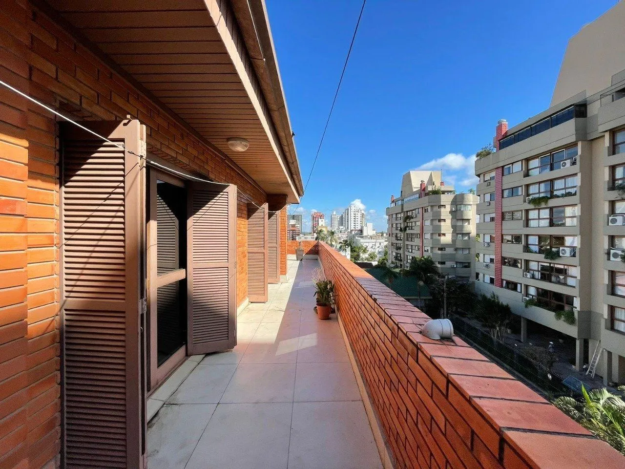 Imagem Cobertura a venda 5 Quartos, suíte e 2 vagas, no Bairro Menino Deus, Poa/RS