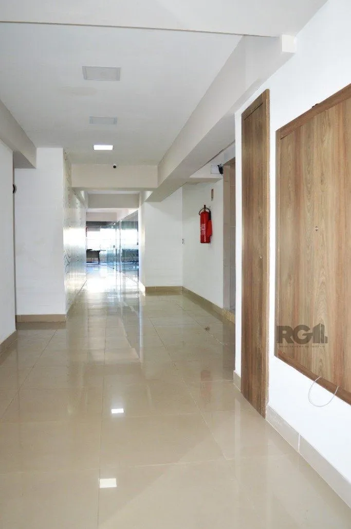 Imagem ANDAR INTEIRO NA GALERIA MALCOM 22º - SALA COMERCIAL LINDA E REFORMADA