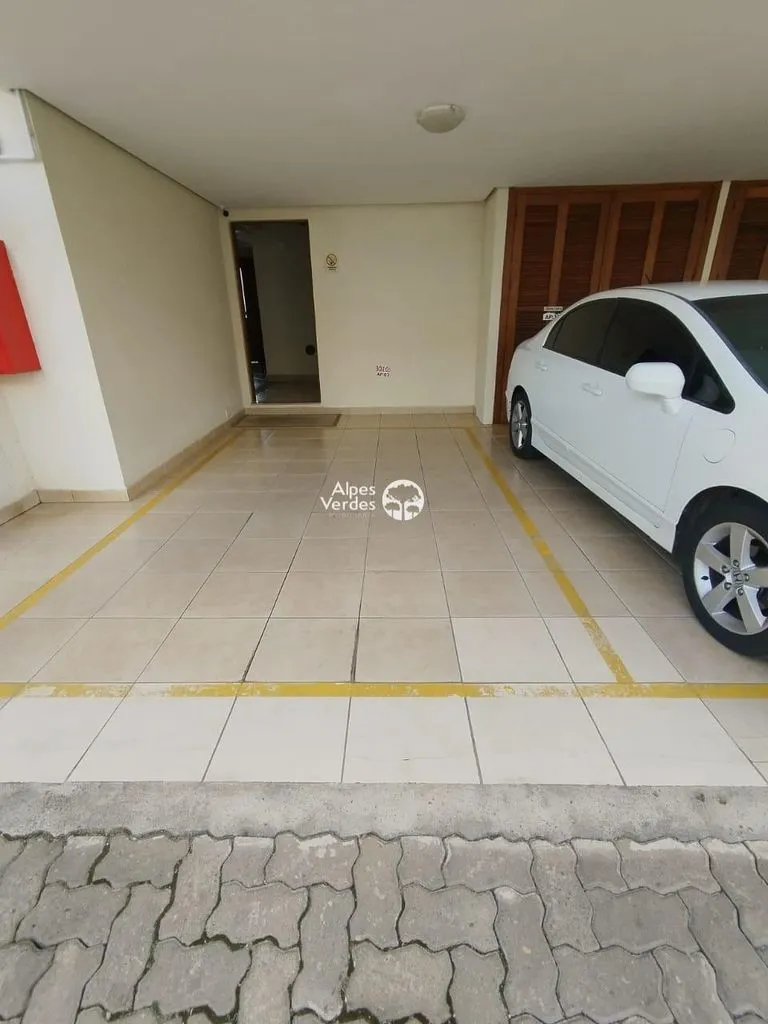 Imagem Vende-se apto mobiliado no centro de Canela- 2 Quartos- R$520.000,00