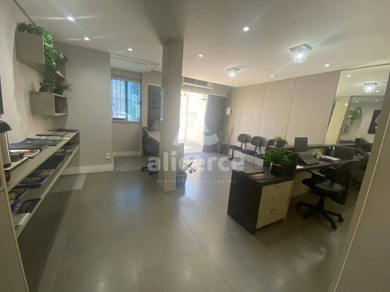 Foto do imóvel Vendemos mobila completa para escritório usada em uma sala com 140m² em Rua Secundino Peixoto, 88 - Estreito, Florianópolis - SC