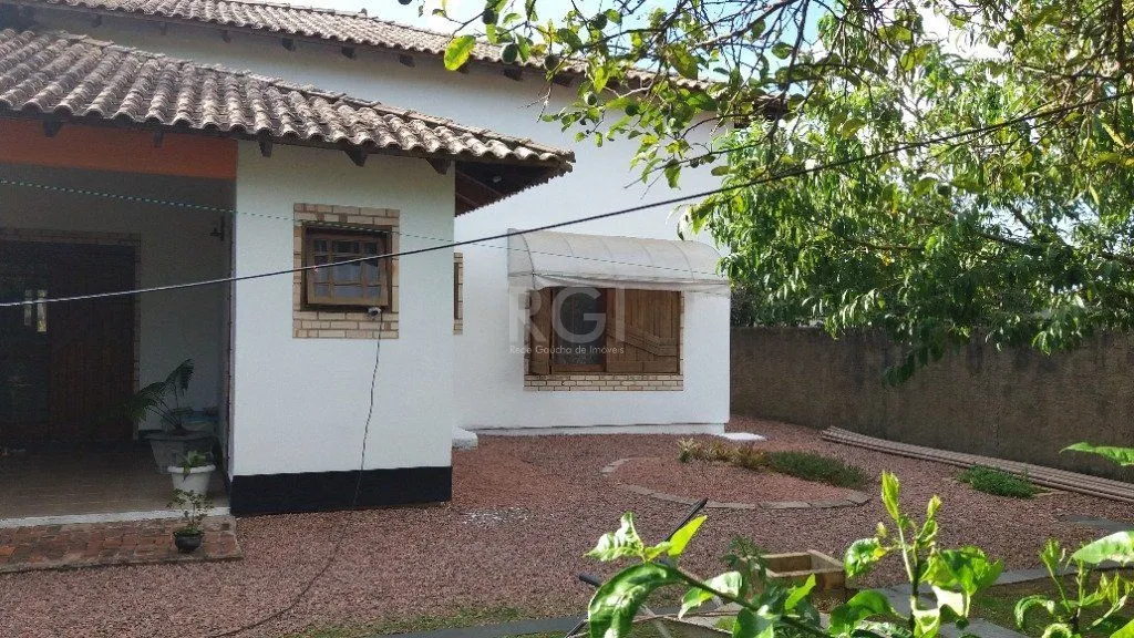 Imagem Casa para Venda - 220m², 2 dormitórios, sendo 1 suites, 4 vagas - Belém Novo