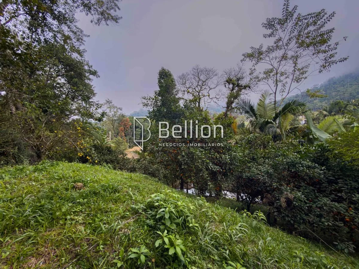Imagem Investimento com alto potencial de valorização ou o lugar ideal para construir o seu refúgio em meio à natureza, este terreno é para você.