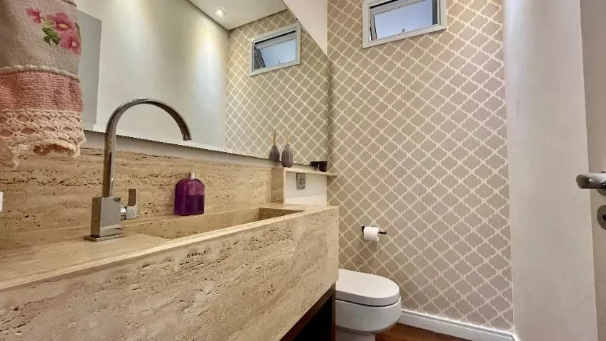 Imagem Casa de Alto Padrão no Condomínio Santa Maria ? 4 Quartos, 2 Suítes, Piscina Aquecida e Área Gourmet