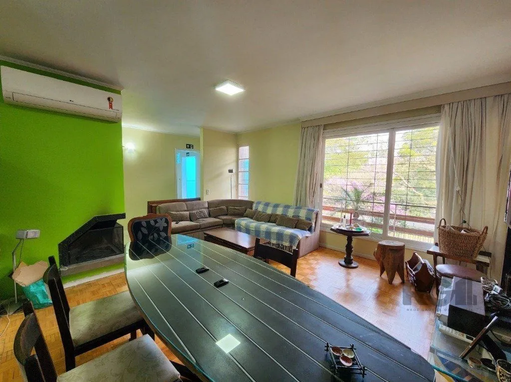 Imagem Vende-se excelente cada 3 quartos com suíte, 4 vagas, anexo comn salão de festas, podendo ser usada para fins comerciais - 255m² - Chácara das Pedras