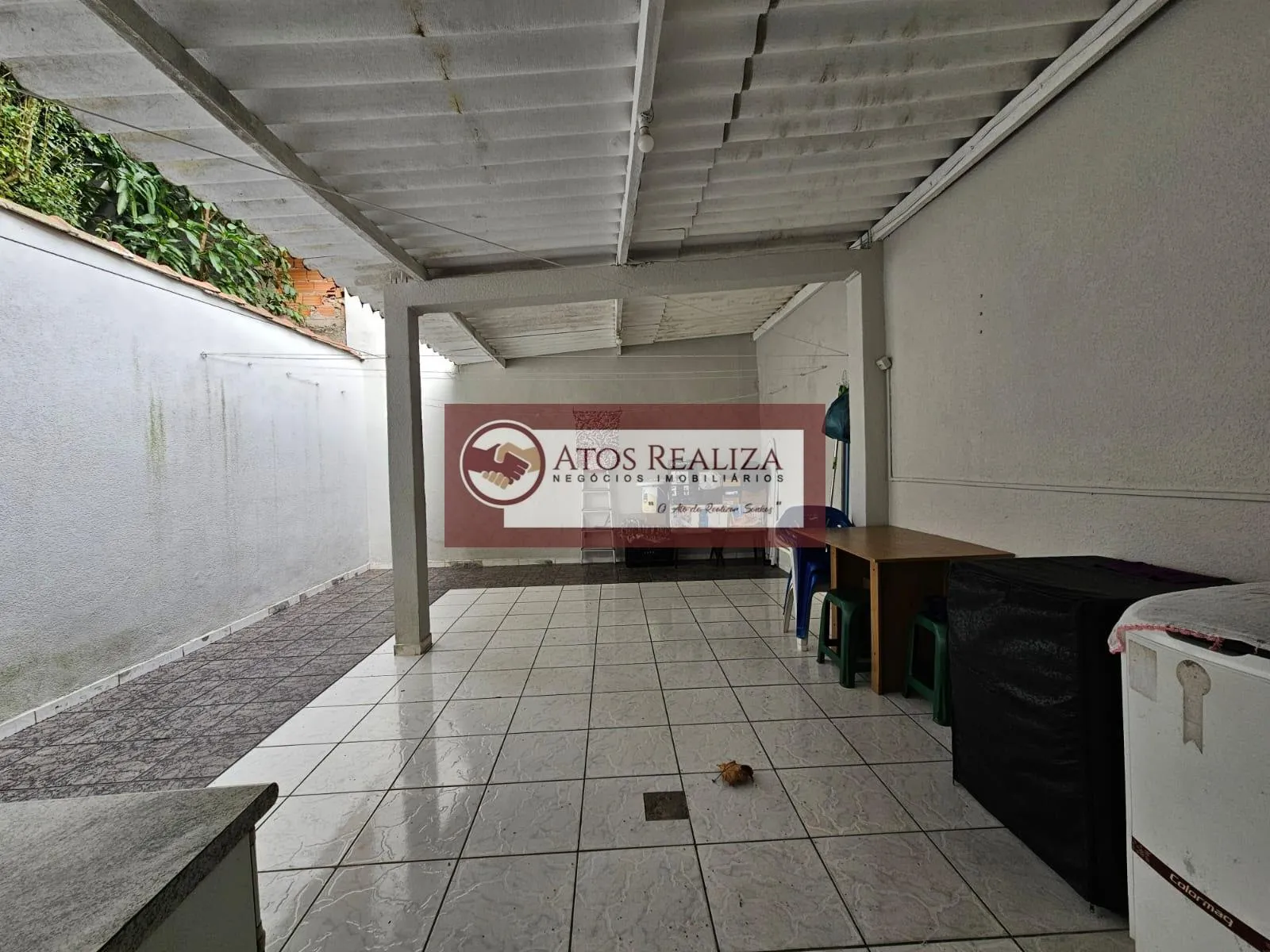 Imagem Casa à venda em condomínio fechado na região de Campo Grande, São Paulo | 2 dorms, 2 vagas paralelas, corredor lateral.