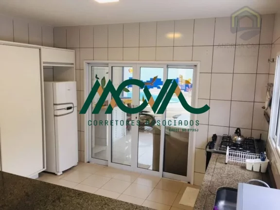 Imagem Casa com Piscina e Localização Privilegiada no Centro de Itapoá, Perto da Prefeitura