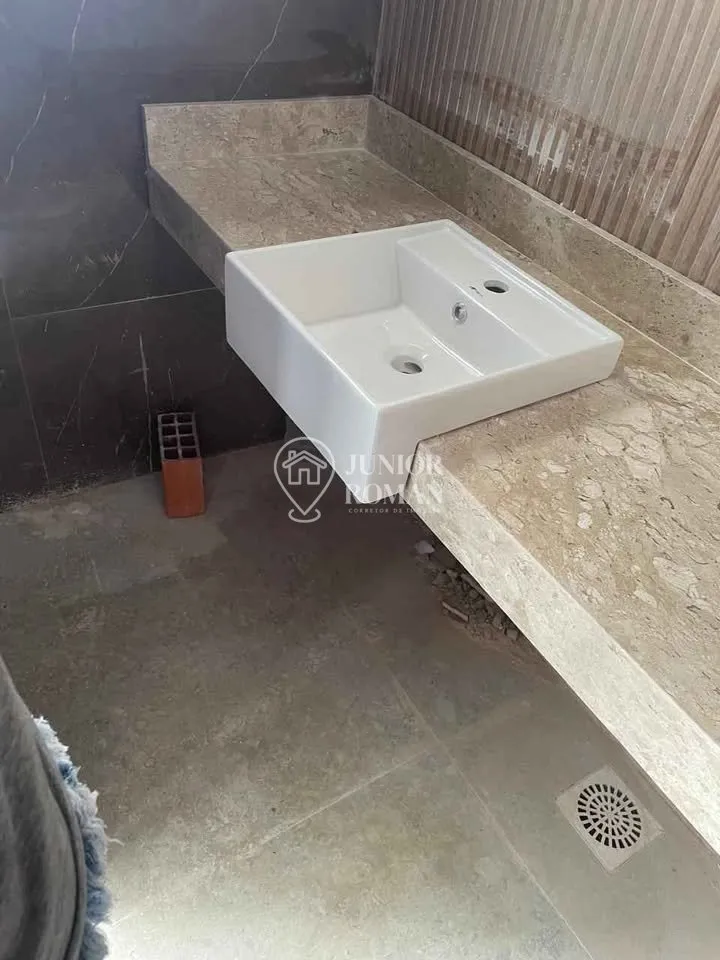 Imagem CASA ALTO PADRÃO COM 3 SUÍTES, 2 SALAS, PISCINA E GARAGEM PARA 2 CAMINHONETES - BAIRRO BANDEIRANTES - BARREIRAS/BA