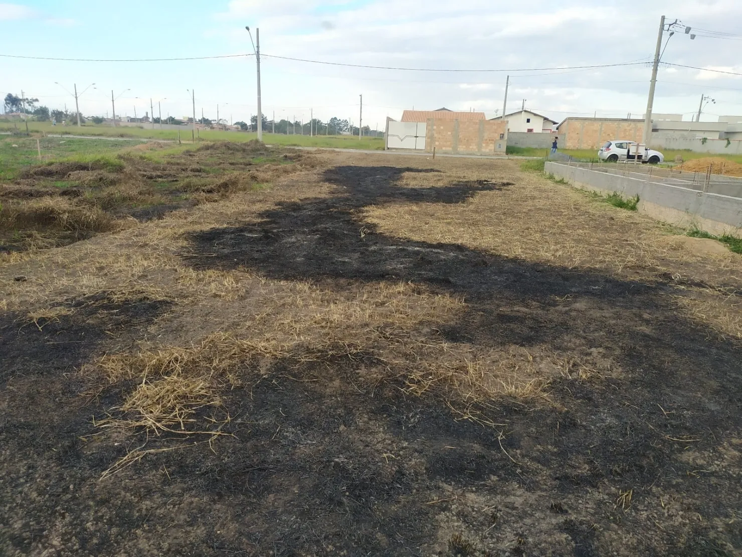 Imagem Terreno à venda 300M², Residencial e Comercial Portal dos Eucaliptos, Pindamonhangaba - SP