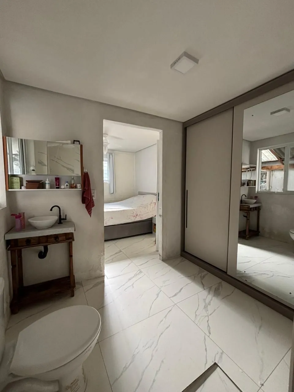 Imagem Casa com 177m², localizado no bairro Azenha em Porto Alegre/RS.