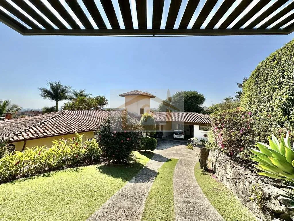 Imagem Rústica, TÉRREA em 4 lotes (1.880m²), 5 dormitórios / 3 suítes, piscina!