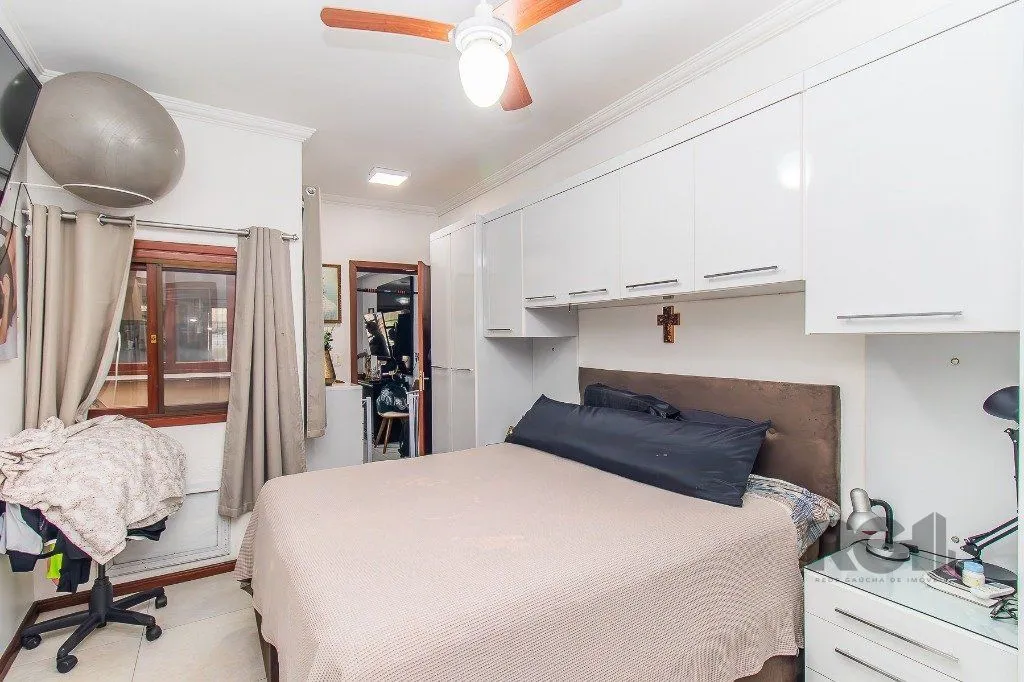 Imagem Casa para Venda - 110m², 2 dormitórios, sendo 1 suítes, 2 vagas - Menino Deus