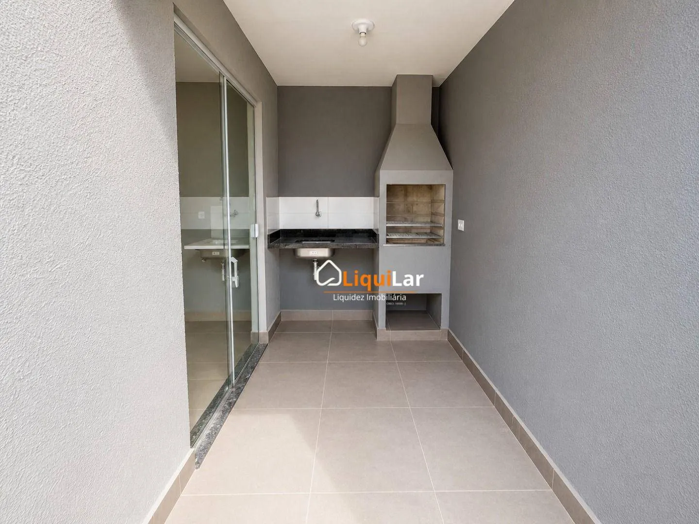 Imagem Oportunidade no Jardim Samambaia! Casa térrea com 2 quartos, sendo 1 suíte, sala ampla, cozinha americana, banheiro social, área de serviço e varanda