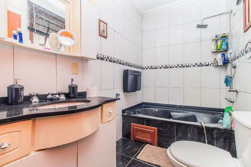 Imagem Casa para Venda - 110m², 2 dormitórios, sendo 1 suítes, 2 vagas - Menino Deus
