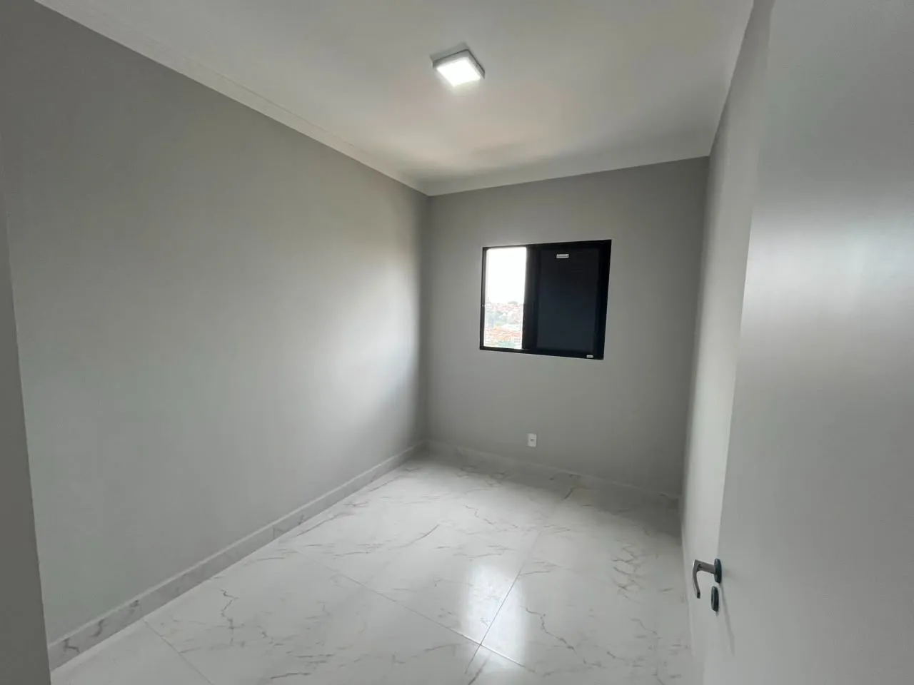 Imagem Apartamento à venda no Mirante Ipanema, Caguassu, com 46m², 2 quartos, varanda, andar alto, piscina e lazer completo. Aceita financiamento e FGTS.