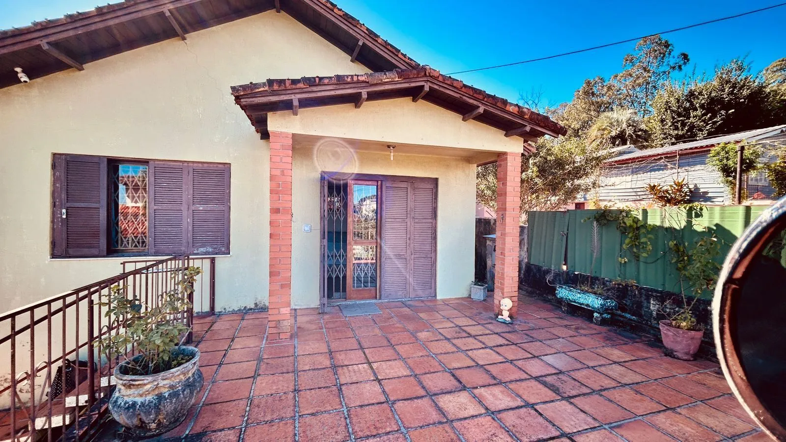 Imagem Casa com 2 dormitórios e edícula nos fundos no Bairro Nonoai
